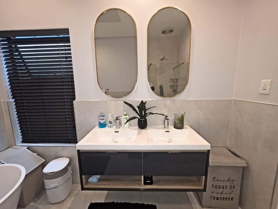 4 Bedroom Property for Sale in Sandown Western Cape